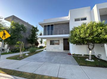 imagenPortal · Rmc - Casa en Venta en Tahona Residencial Enfrente de La Casa Club y en Esquina