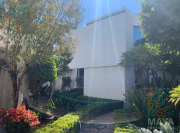 Casa · 550m² · 3 Recámaras · 4 Estacionamientos · Casa en Venta, Bosques del Acueducto, Querétaro