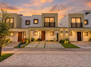 Casa de 3 habitaciones, Tlajomulco de Zúñiga · Casa en Renta en Adamar | Coto Alameda