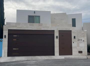 Casa de 3 habitaciones, Saltillo · Se Renta Bonita Casa Amueblada y Equipada en Fracc Privado Al Norte de Saltillo