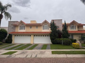Casa de 4 habitaciones, Zapopan · Residencia en Venta o Renta Bugambilias Dentro de Coto