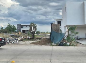 Terreno / Lote , León · "Terreno Plano en Condominio X – a 10 m de Área Verde con Estacionamiento y Vista Privilegiada"