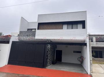 Casa · 348m² · 3 Recámaras · 3 Estacionamientos · Casa en Venta en Los Fierros