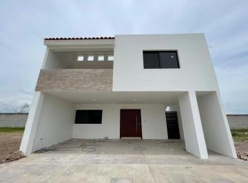 Casa · 230m² · 3 Recámaras · 3 Estacionamientos · Casa en Venta en Las Calzadas - (4)