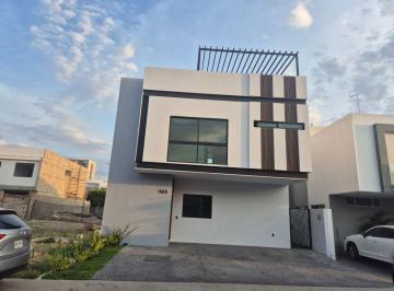 Casa en condominio · 310m² · 3 Recámaras · 2 Estacionamientos · Estrena Moderna Casa en Solares