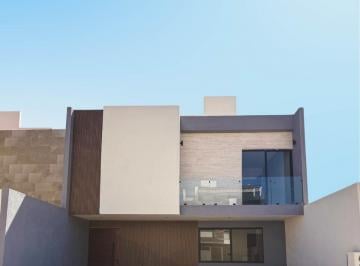 Casa · 256m² · 4 Recámaras · 2 Estacionamientos · Casa en Venta en San Angel 5