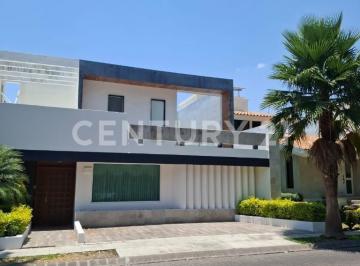 Casa · 750m² · 4 Recámaras · 4 Estacionamientos · Casa en Venta en Pulgas Pandas Norte