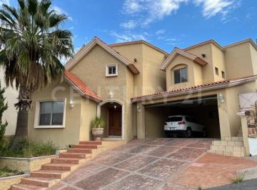 Casa · 320m² · 3 Recámaras · 2 Estacionamientos · Casa en Venta, Lomas del Valle I