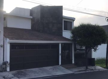 Casa · 405m² · 4 Recámaras · 2 Estacionamientos · Casa en Venta en Cumbres