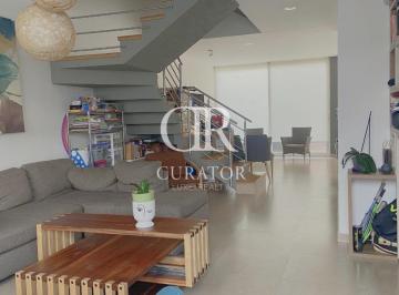 Casa · 350m² · 4 Recámaras · 3 Estacionamientos · Casa en Venta en Condesa Juriquilla
