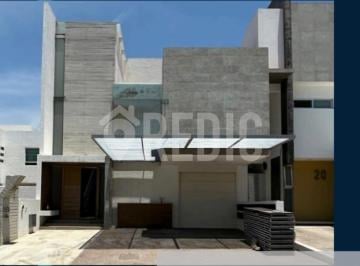 Casa de 3 habitaciones, Querétaro · Casa en Venta de 3 Niveles en Milenio III