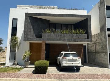 Casa · 365m² · 5 Recámaras · 2 Estacionamientos · Venta Casa en Gran Reserva, Lomas de Angelopolis Puebla.