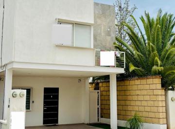 Casa · 157m² · 3 Recámaras · 2 Estacionamientos · Casa - Fraccionamiento Rancho Santa Mónica