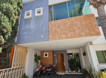 Casa de 3 habitaciones, Zapopan · Casa en Venta en El Fortín
