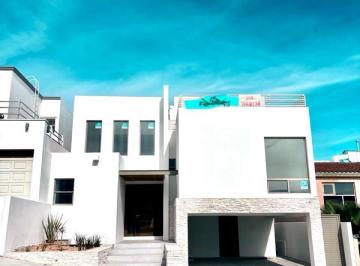 Casa · 343m² · 3 Recámaras · 2 Estacionamientos · Casa en en Venta Cantera El Pedregal