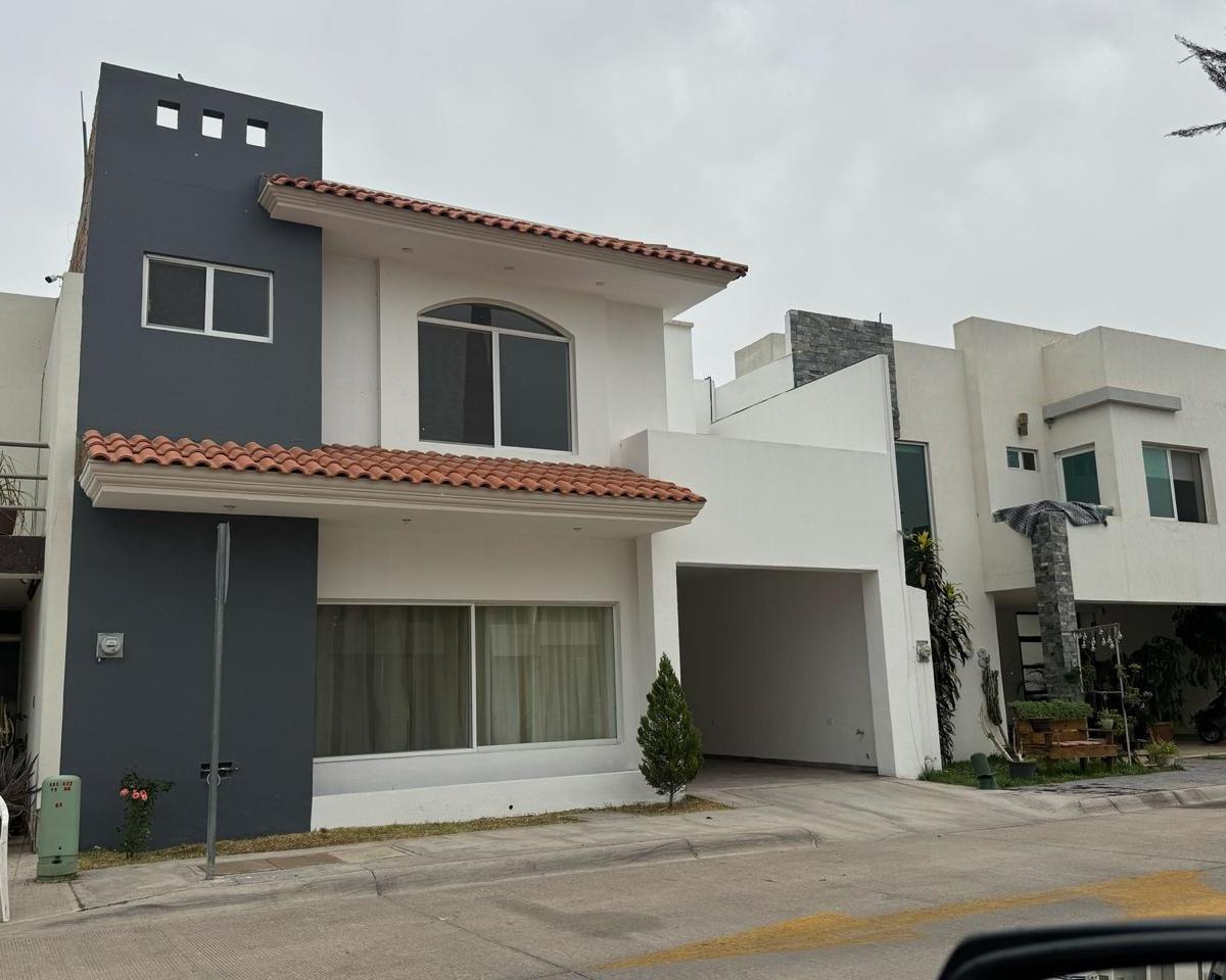 Casa en Renta en Corredor Mezquital Fraccionamiento Los Cedros - (4)