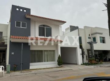 Casa · 330m² · 3 Recámaras · 1 Estacionamiento · Casa en Renta en Corredor Mezquital Fraccionamiento Los Cedros - (4)
