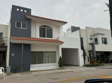 Casa · 330m² · 3 Recámaras · 1 Estacionamiento · Casa en Renta en Corredor Mezquital Fraccionamiento Los Cedros - (4)