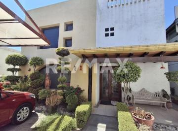 Casa · 261m² · 4 Recámaras · 2 Estacionamientos · Casa en Venta Col. Cuartillas - (4)
