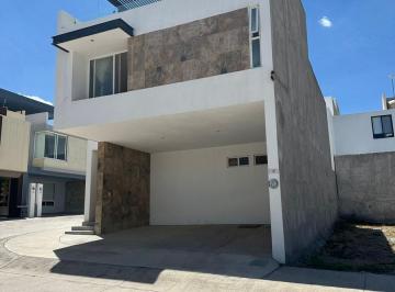 Casa · 232m² · 3 Recámaras · 3 Estacionamientos · Casa en Venta en Forja Real