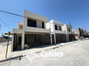 Casa · 240m² · 3 Recámaras · 2 Estacionamientos · Casa en Los Mangos