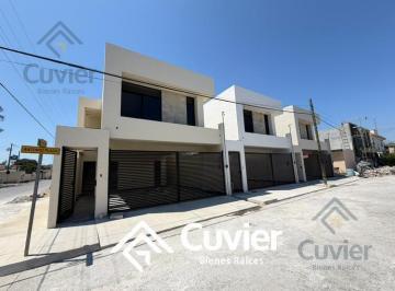 Casa · 240m² · 3 Recámaras · 2 Estacionamientos · Casa en Los Mangos