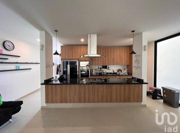 Casa · 232m² · 4 Recámaras · 2 Estacionamientos · Casa en Venta en Zibata Quetetaro
