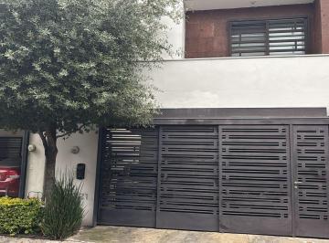 Casa · 165m² · 3 Recámaras · 2 Estacionamientos · En Cumbres San Patricio Fraccionamiento Santa Angela