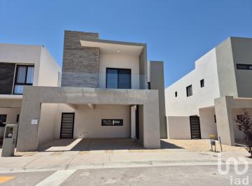 Casa · 224m² · 3 Recámaras · 2 Estacionamientos · Casa Nueva en Venta, Cerca del Puente Internacional Zaragoza