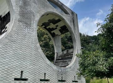 Terreno / Lote , Cuernavaca · Terreno con Obra de Agustín Hernández en Entorno Natural, Gran Oportunidad