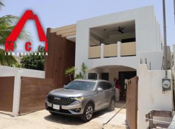 Casa · 297m² · 4 Recámaras · 3 Estacionamientos · Casa en Chicxulub Puerto, Progreso, Yucatán.