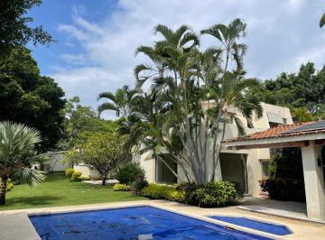 Casa de 4 habitaciones, Cuernavaca · Residencia con Vista Al Fairway en Club de Golf Tabachines, Cuernavaca