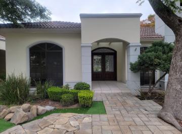 Casa · 540m² · 3 Recámaras · 4 Estacionamientos · Casa en Venta Villas de San Carlos Al Norte Saltillo
