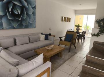Casa · 120m² · 3 Recámaras · 2 Estacionamientos · Casa en Fraccionamiento Residencial Parques de Tesistán