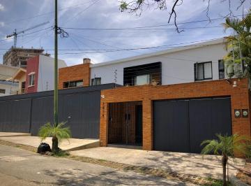 Casa · 577m² · 3 Recámaras · 5 Estacionamientos · Country Club, Gran Lujo, 3 Recámaras, 5 Autos, Tiene Una Casa Extra de 2 Recámaras en El Jardín