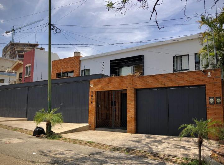 Casa · 577m² · 3 Recámaras · 5 Estacionamientos