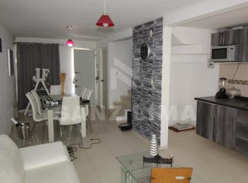 Casa de 3 habitaciones, Celaya · Los Olivos 3ra Sección: Casa de Tres Niveles con Espacios Muy Bien Aprovechados.