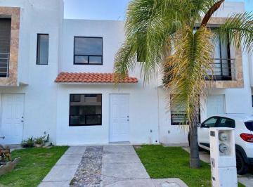 Casa · 100m² · 3 Recámaras · 2 Estacionamientos · Casa Remodelada en Condominio en Renta en Sonterra, Querétaro