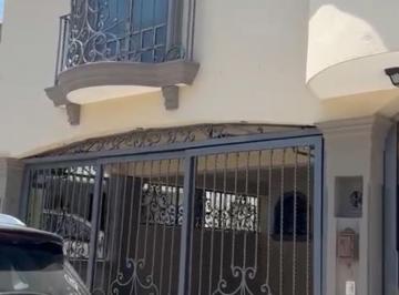 Casa · 3 Recámaras · 2 Estacionamientos · Casa - Cerradas de Anahuac 1er Sector