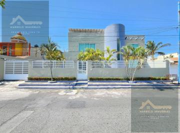 Casa · 273m² · 4 Recámaras · 2 Estacionamientos · Casa en Venta Col Graciano Sanchez, Boca del Rio, Veracruz