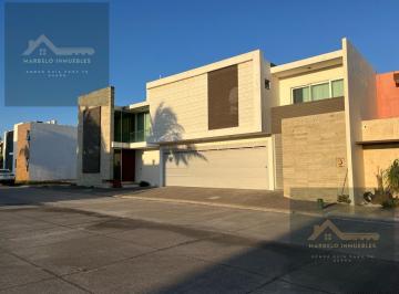 Casa · 484m² · 4 Recámaras · 3 Estacionamientos · Casa en Venta - Lomas Diamante