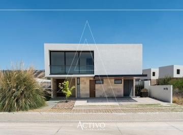 Casa en condominio · 299m² · 3 Recámaras · 2 Estacionamientos · Casa en Venta en La Espiga