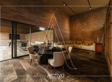 Casa · 500m² · 4 Recámaras · 3 Estacionamientos · Moderna, Confortable Casa en Venta en El Campanario, Querétaro