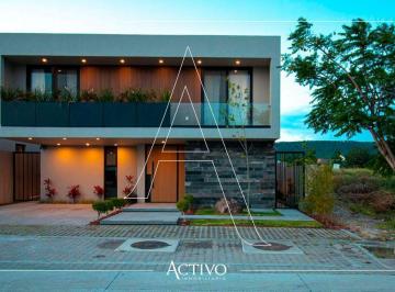 Casa · 328m² · 4 Recámaras · 2 Estacionamientos · Casa en Venta en La Espiga Querétaro