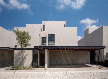 Casa en condominio · 350m² · 3 Recámaras · 3 Estacionamientos · Casa en Venta en Lomas del Campanario Norte