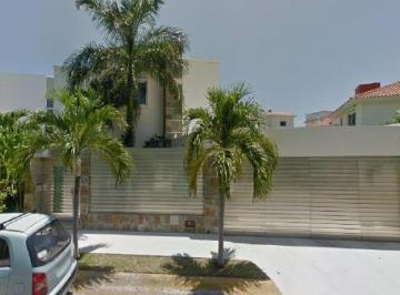 Casa de 4 habitaciones, Cancún · ¡Excelente Oportunidad! Av Holbox, 77504 Cancún, Q. R.