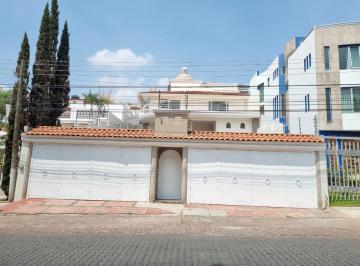 Casa de 5 habitaciones, San Pedro Tlaquepaque · Casa Venta Cerro del Tesoro 5 Recamaras Estudio 8 Cocheras 2 Terrazas Jardín.