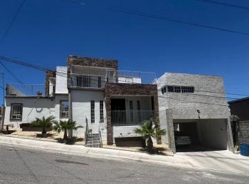Casa de 3 habitaciones, Chihuahua · Rinconada de La Sierra Casa en Venta Frente a Parque en Esquina