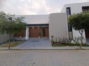 Casa en condominio · 165m² · 4 Recámaras · 1 Estacionamiento · Casa Nueva en Venta en Parque Aguascalientes, Lomas de Angelópolis III, Cascatta Puebla
