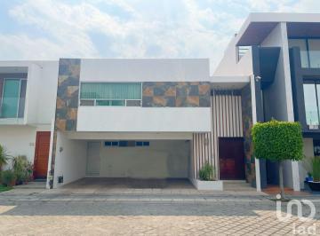 Casa · 275m² · 3 Recámaras · 2 Estacionamientos · Venta de Casa en Calzada Zavaleta